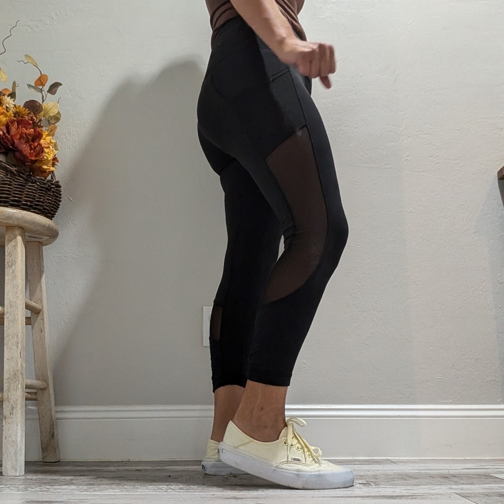 Lululemon High‎ Times Pant *Luxtreme (Mesh) size 8 black